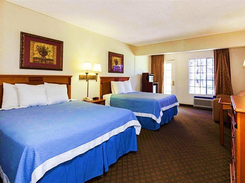 Days Inn By Wyndham Bakersfield Buitenkant foto