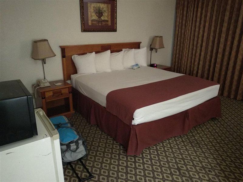 Days Inn By Wyndham Bakersfield Buitenkant foto