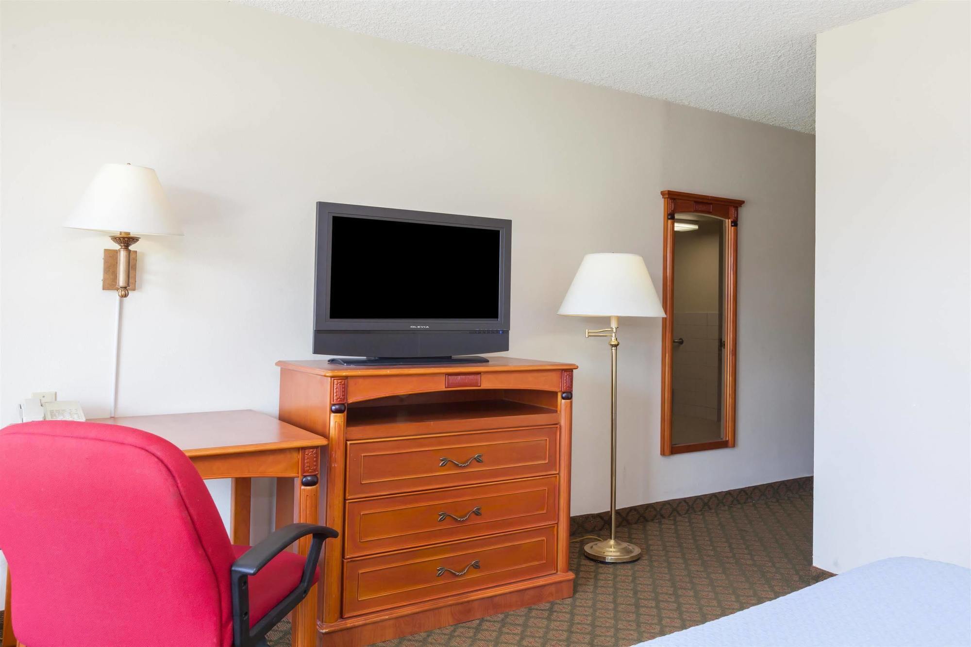 Days Inn By Wyndham Bakersfield Buitenkant foto