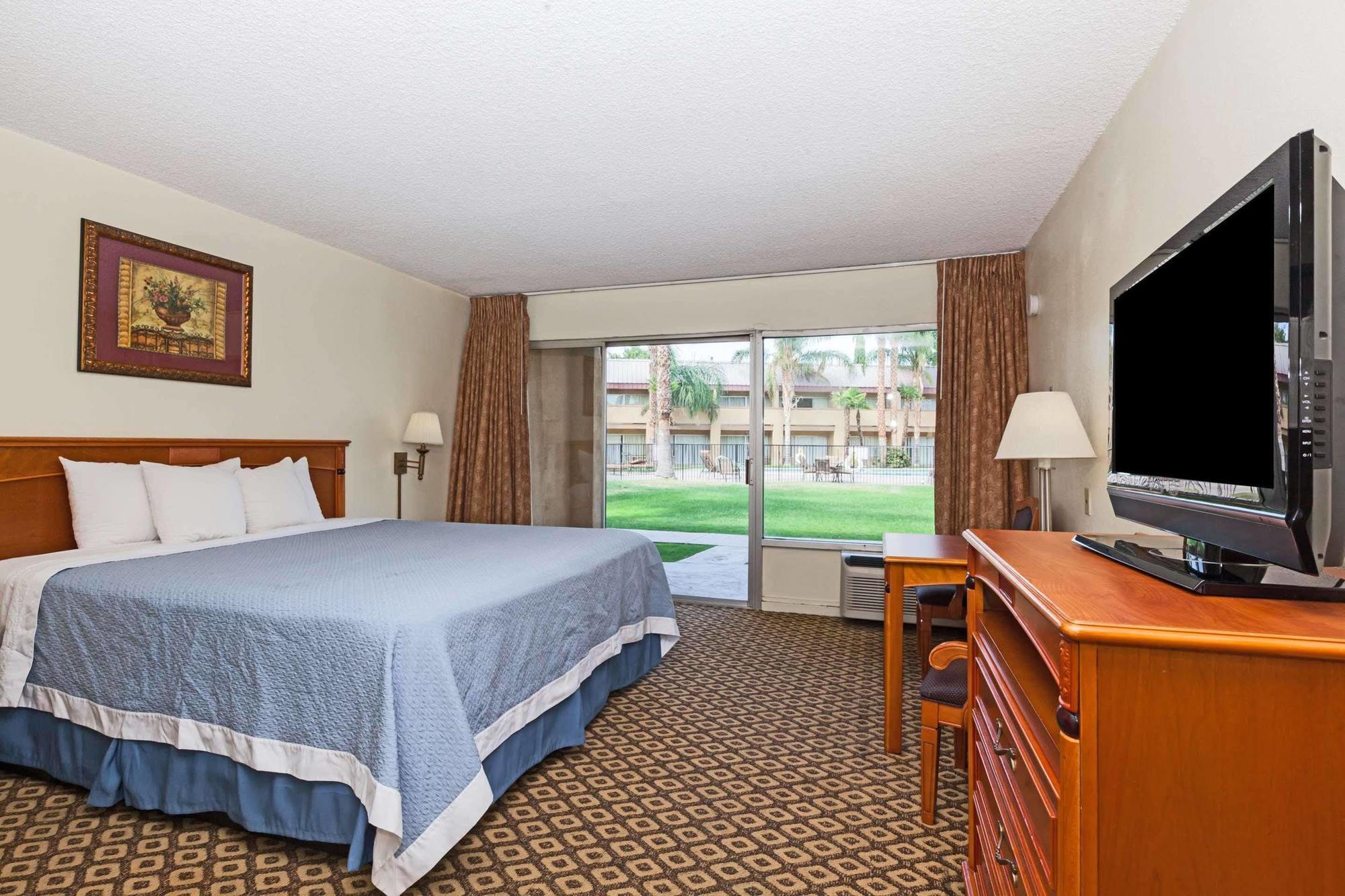 Days Inn By Wyndham Bakersfield Buitenkant foto