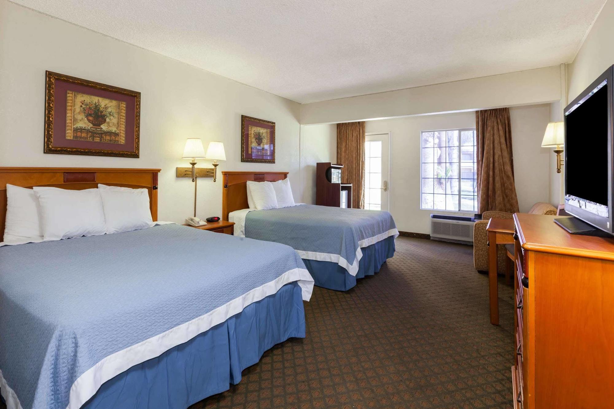 Days Inn By Wyndham Bakersfield Buitenkant foto
