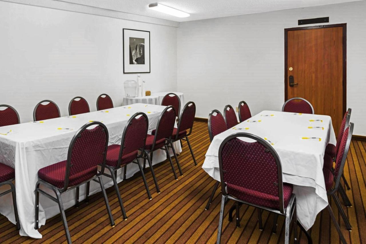 Days Inn By Wyndham Bakersfield Buitenkant foto