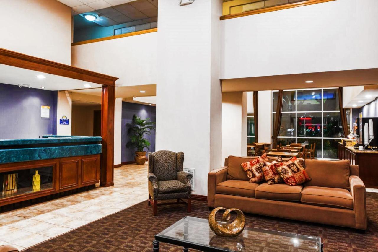 Days Inn By Wyndham Bakersfield Buitenkant foto