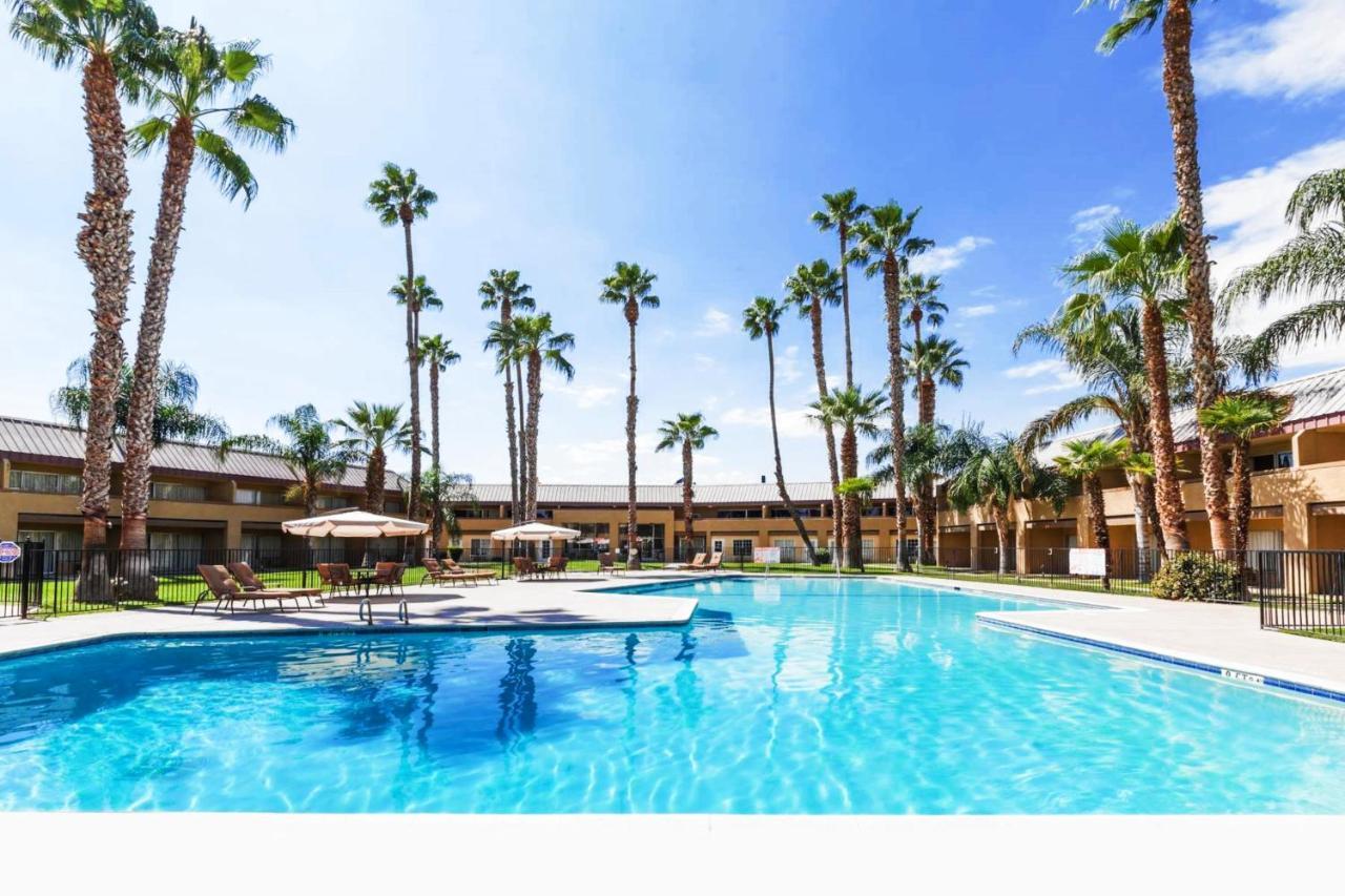 Days Inn By Wyndham Bakersfield Buitenkant foto