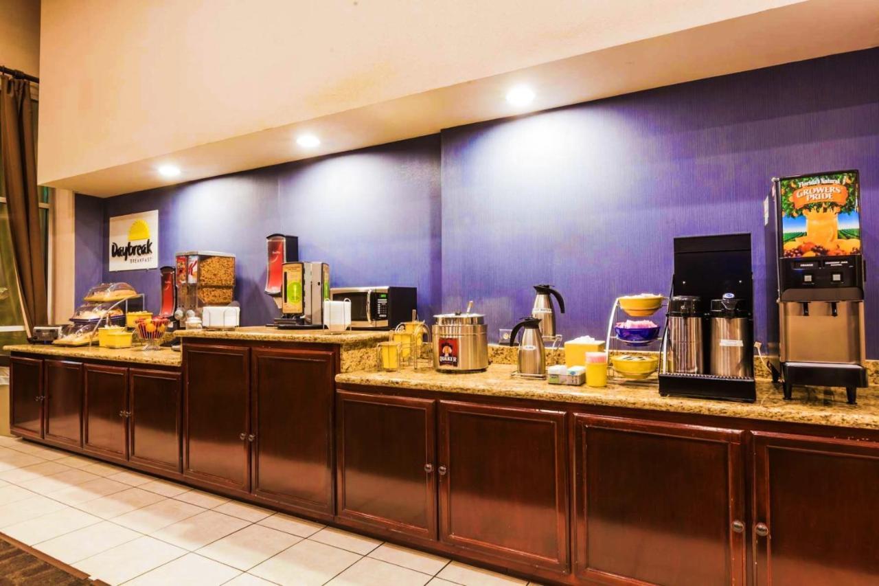 Days Inn By Wyndham Bakersfield Buitenkant foto